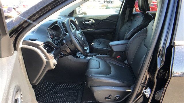 Pre Owned 2019 Jeep Cherokee Trailhawk 4wd